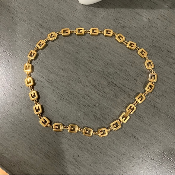 Chic Givenchy Gold-Tone Geometric Necklace - Picture 1 of 4